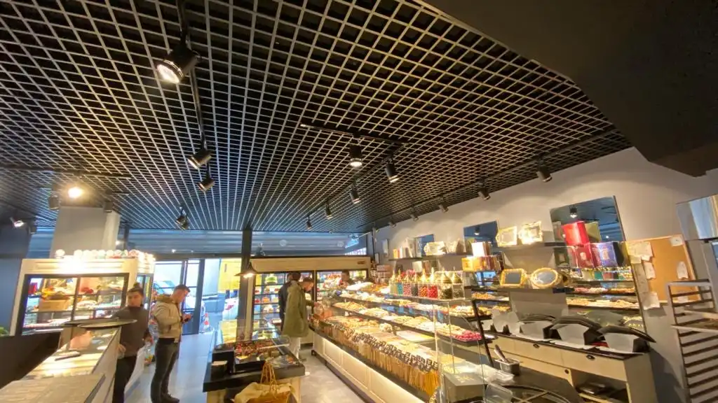 T10-kendinden-tasiyicili-petek-asma-tavan