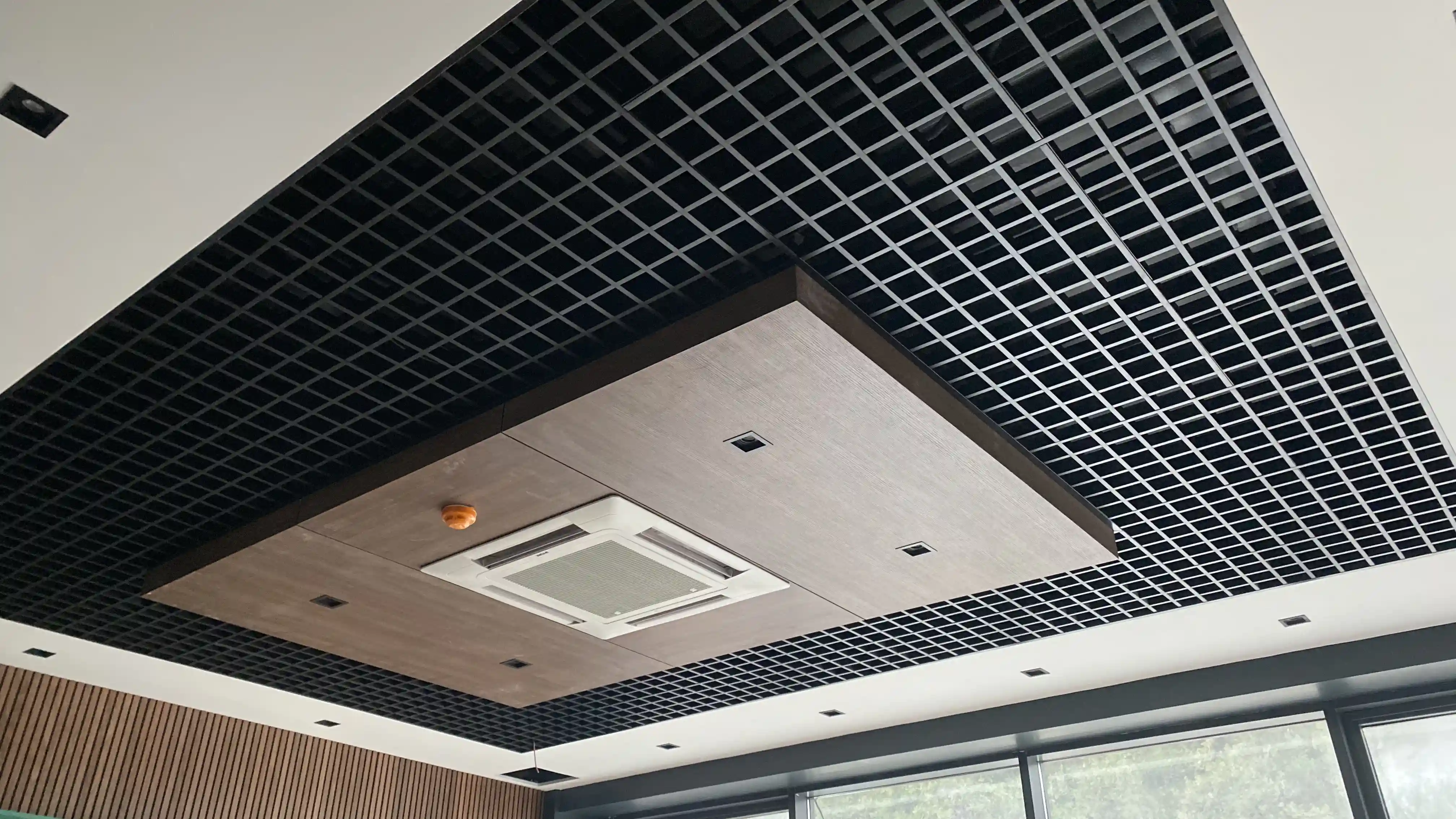 T10-kendinden-tasiyicili-petek-asma-tavan