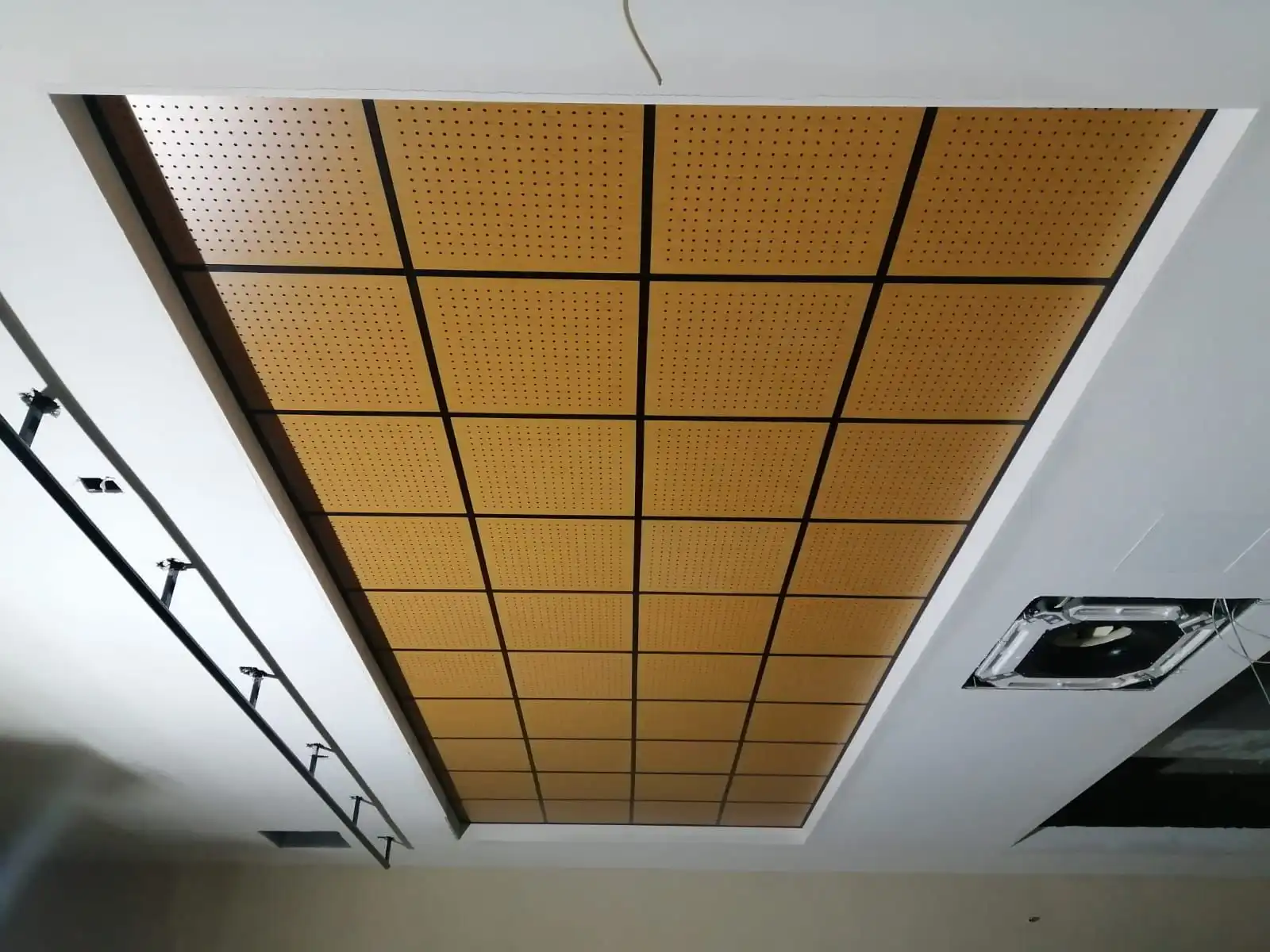 Akustik-ahsap-asma-tavan