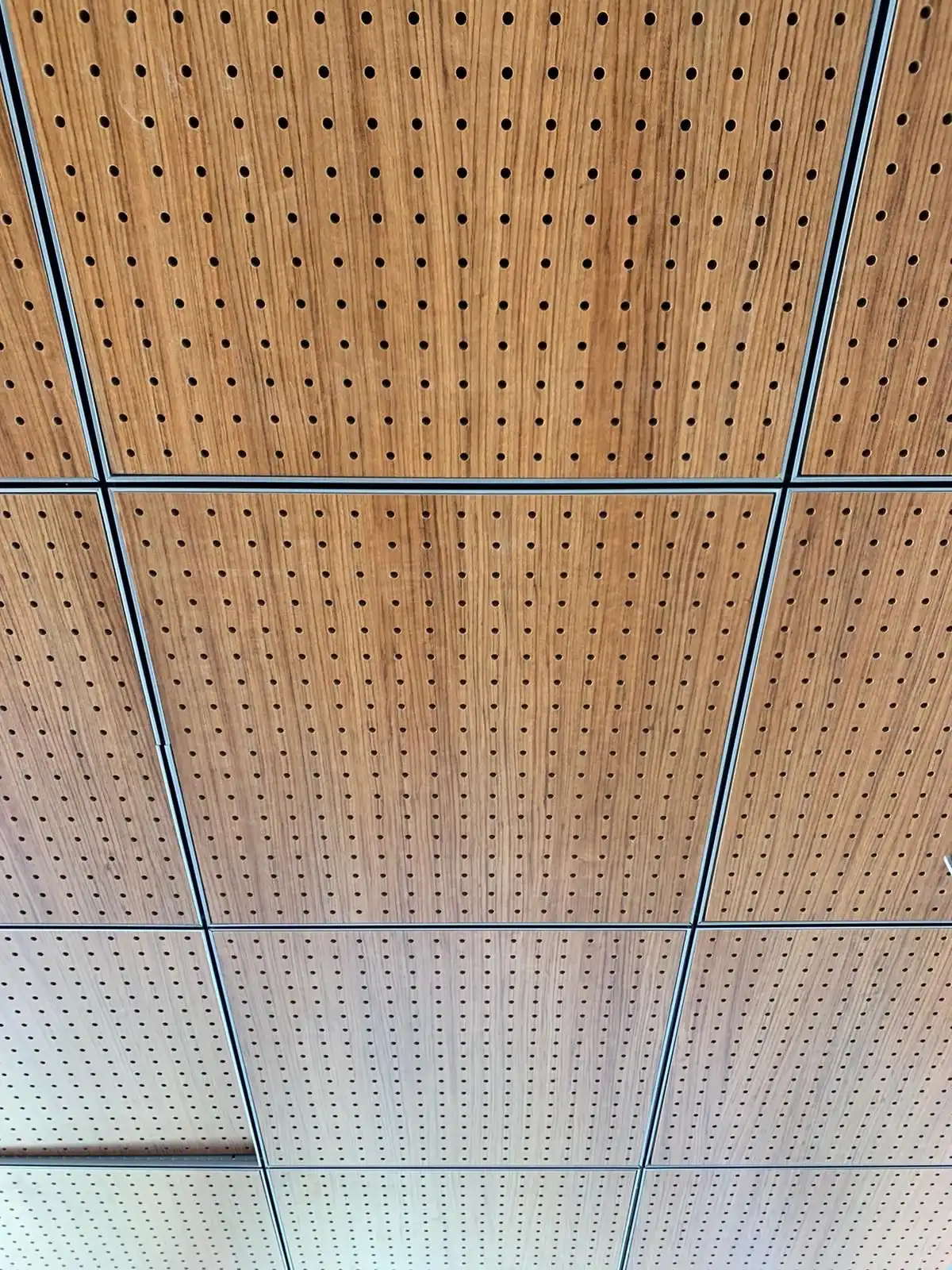 Akustik-ahsap-asma-tavan